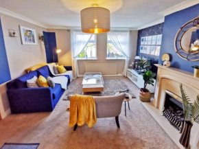 Noknokstay-Highstone House,4 Bedrooms, Garden with Parking, Great for Longer Stay